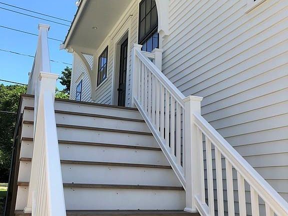 4th image of 295 Saint George St #1