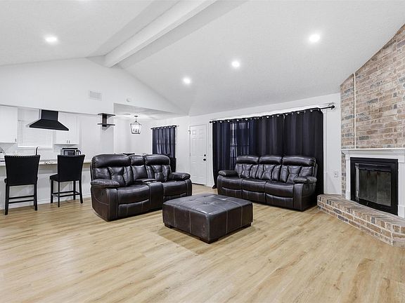 3rd image of 23310 Dew Wood Ln