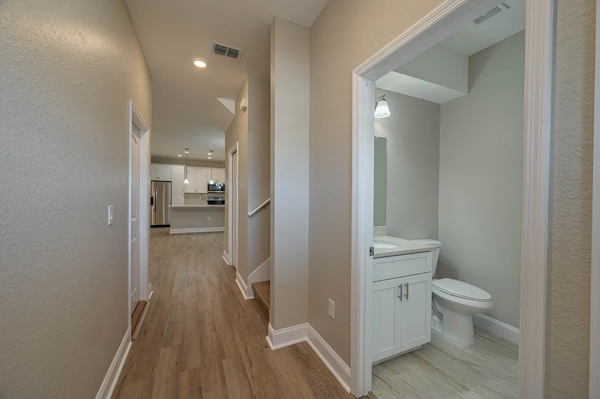 Building Photo - 1043 Oak Hammock Dr #1