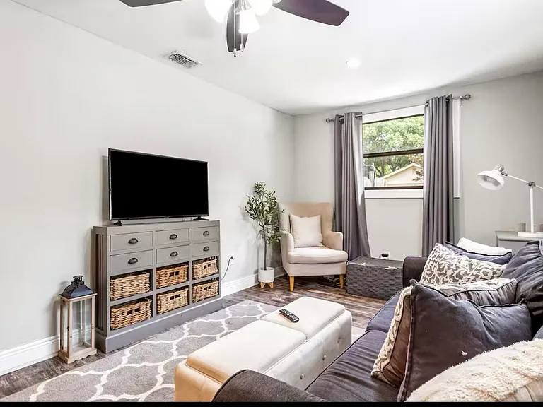 1010 E Knollwood St — Photo 21