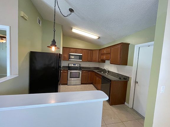 3rd image of 2962 Kirkland St