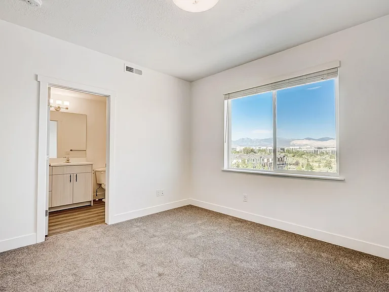 South Ridge Apartments — Photo 19