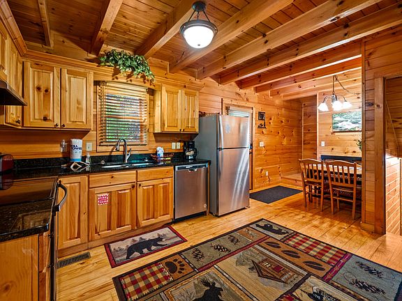 3rd image of 1105 Oak Ct
