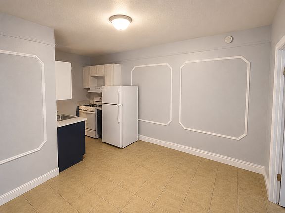 2nd image of 328 Summit Ave #1C