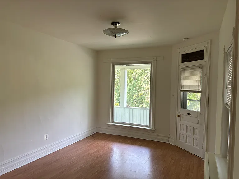 1031 Princeton Ave — Photo 5