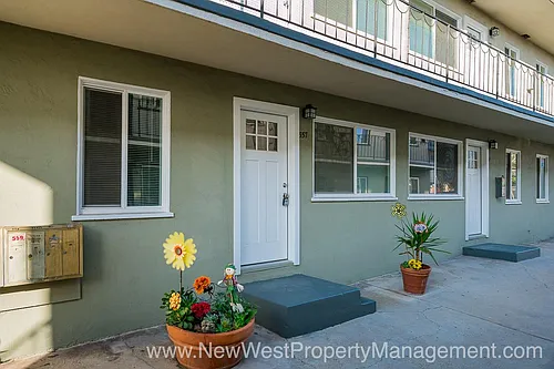 557 22nd St Photo 1