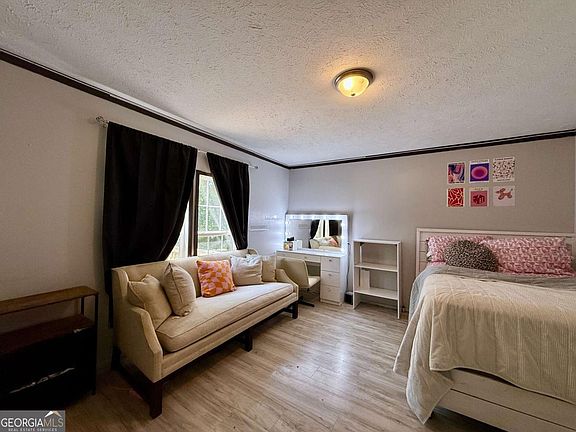 2nd image of 1048 Robin Hood Dr