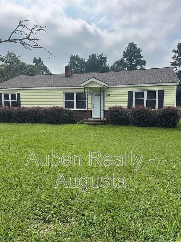 3 bed, 1.0 bath, 1560 sqft, $1,150 — Photo 1