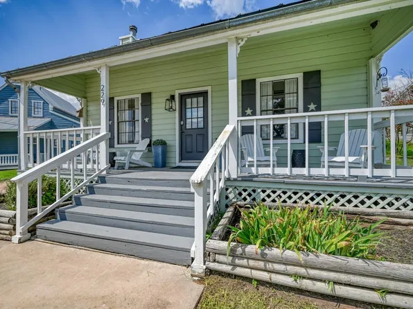 229 Sunday Cir, Fredericksburg, TX 78624