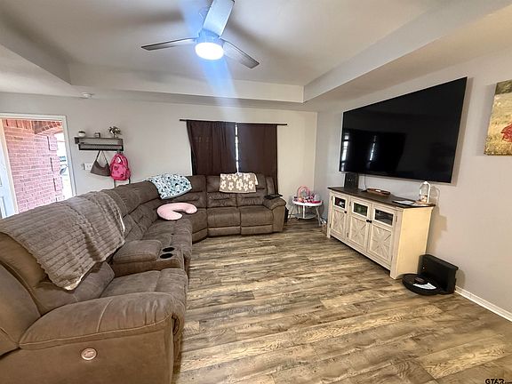 5th image of 208 Sunny Ln