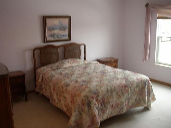 4th image of 165 Canterbury Ct