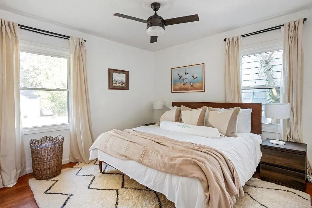 2 bed, 1.0 bath, 1040 sqft, $4,100 — Photo 3
