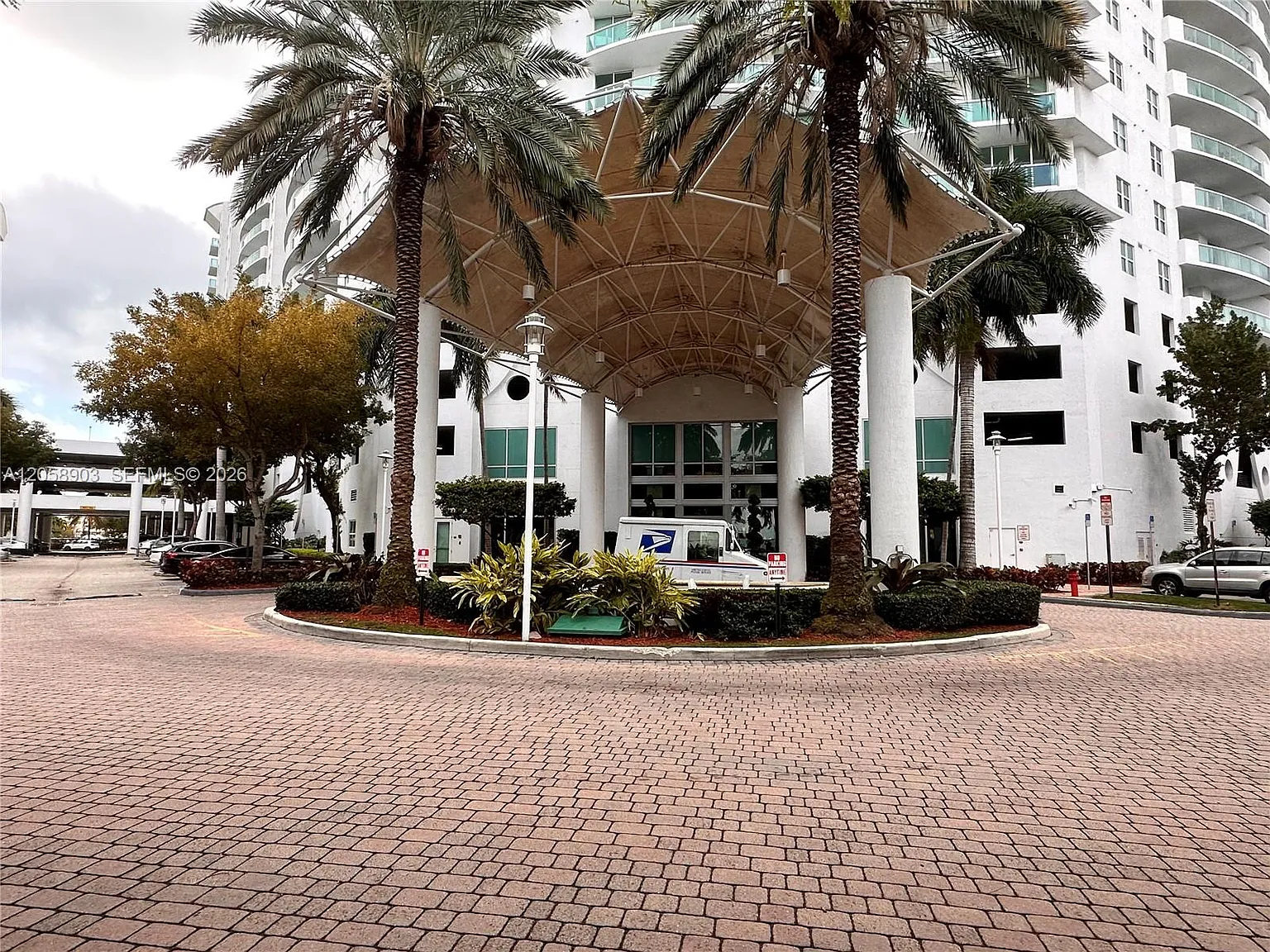 360 Condo A — Photo 3