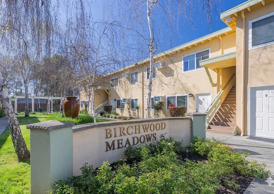 2733 San Jose Way #4