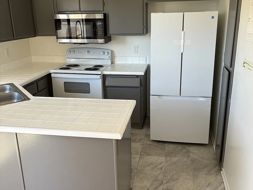 707 S Webster Ave #112