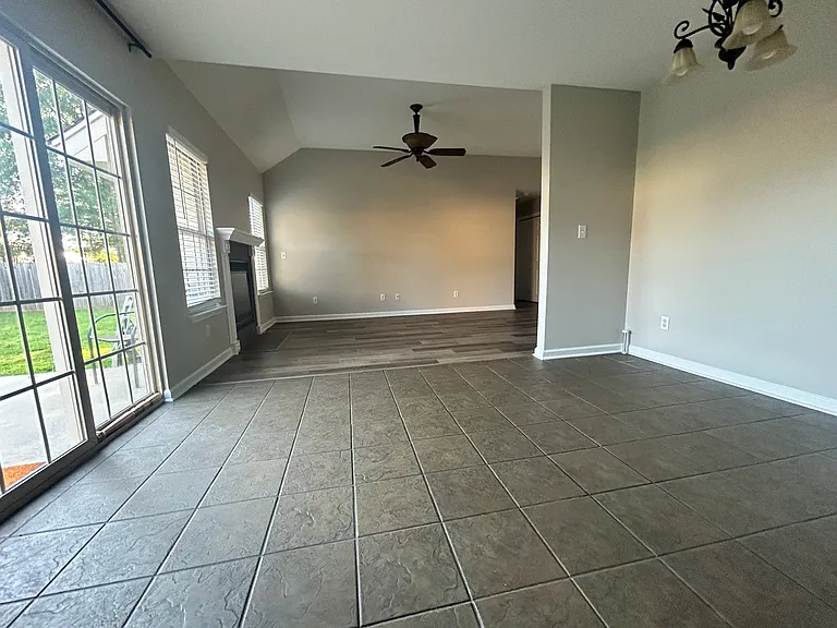 13902 Chrys Cv — Photo 10
