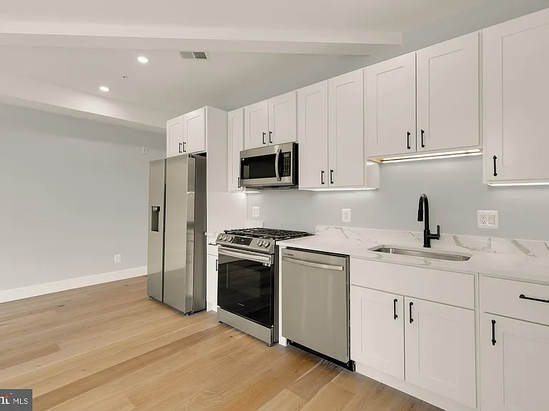 3215 Mount Pleasant St NW #202 — Photo 6