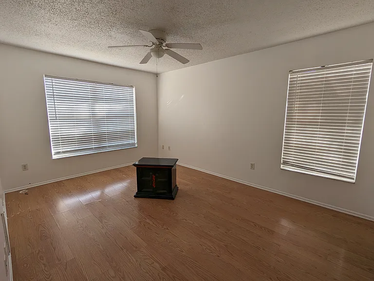 1130 Dover Ct — Photo 6