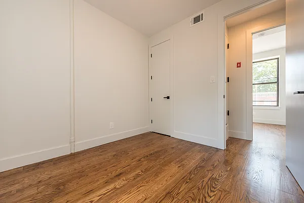 Rented by Nooklyn NYC LLC | media 22