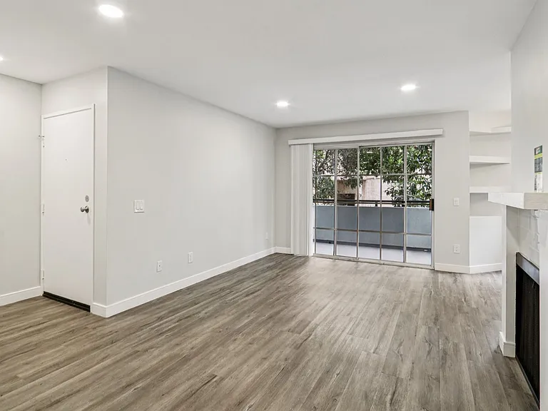 960 N. Alfred — Photo 29