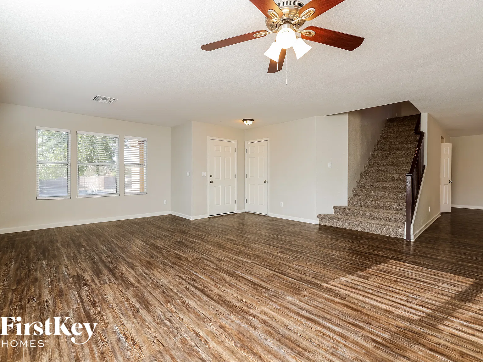 5 bed, 2.0 bath, 2838 sqft, $2,875 — Photo 3