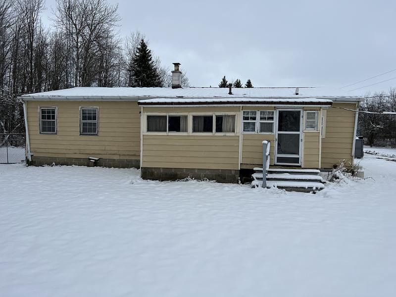 4025 Chevington Rd, Deckerville, MI 48427 Zillow