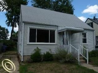 34516 Chestnut St, Wayne, MI 48184