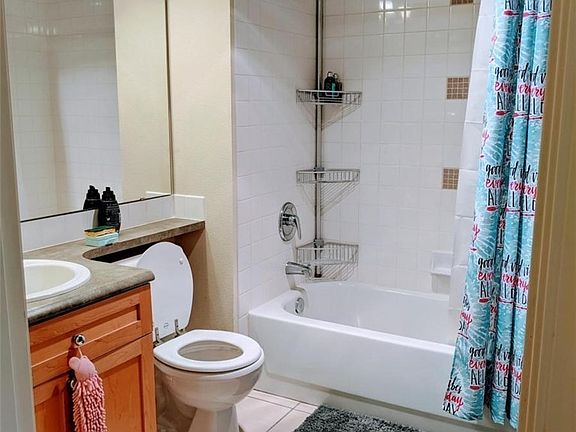 4th image of 1525 NW 57th St Unit 213