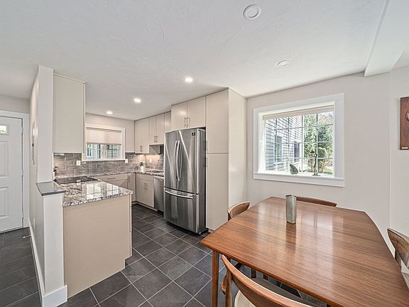 4th image of 11 Nancy Rd APT 4