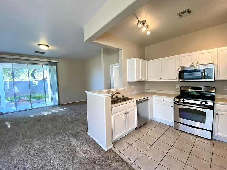 10975 Pumpkin Ridge Ave — Photo 5
