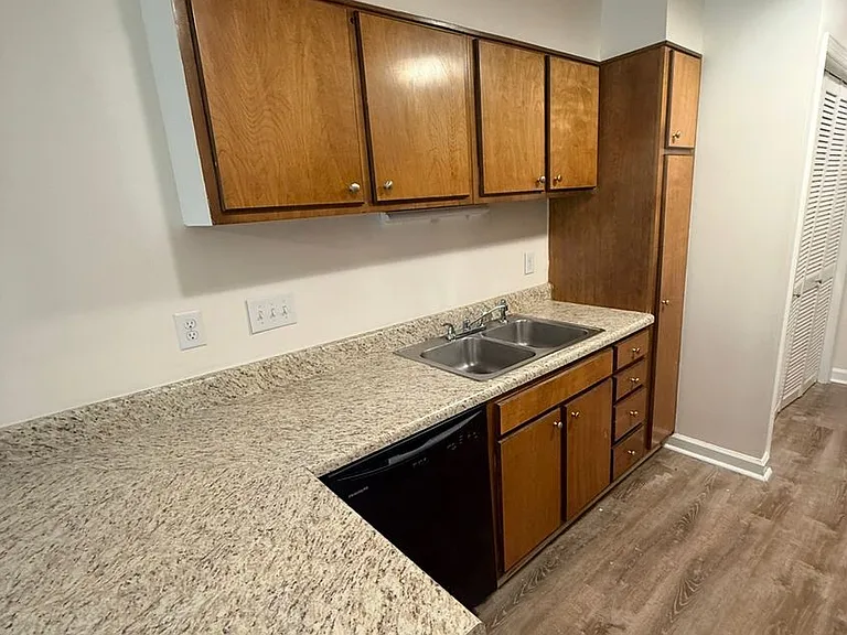 1512B Benjamin Pkwy — Photo 9
