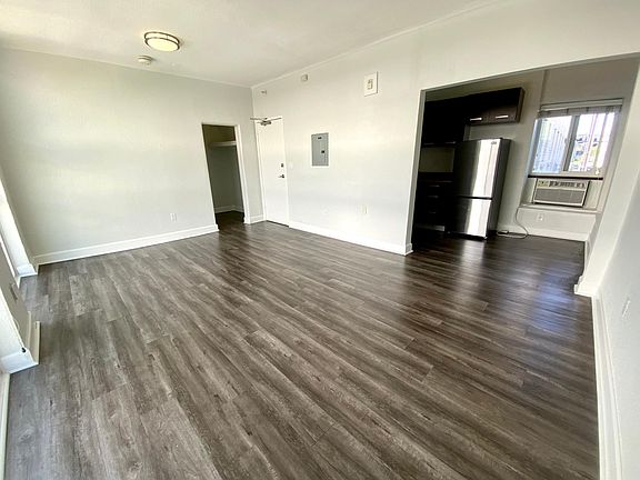 4th image of 1419 N Bronson Ave #202