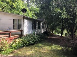 126 Maple Hill Dr, Pikeville, KY 41501