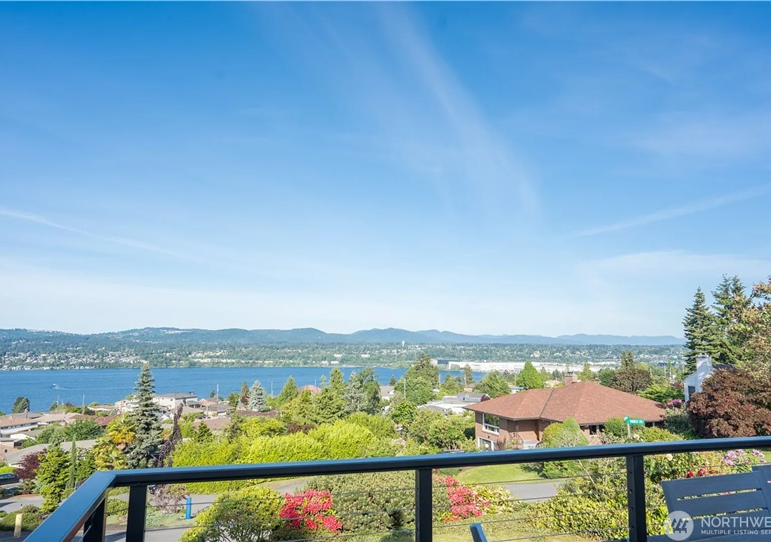 3Bd/2.5Ba Seattle Home — Photo 4