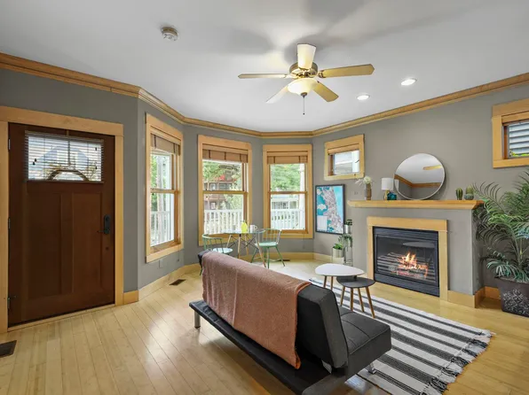 1029 Williamson St APT 1, Madison, WI 53703
