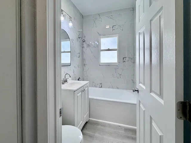 1140 E 1st St #6 — Photo 29