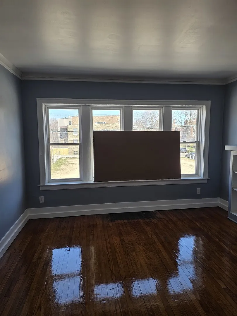 4 bed, 1000 sqft, $2,100 — Photo 4