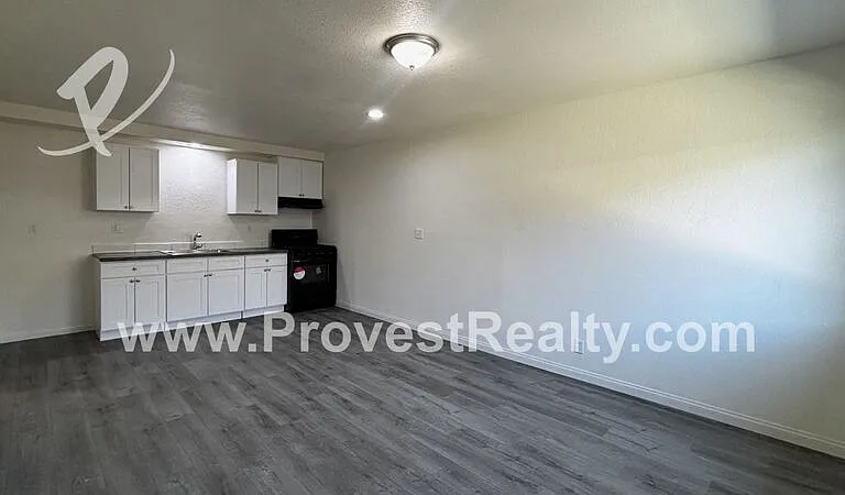 11800 White Ave #7 — Photo 3