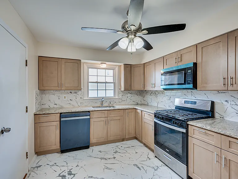 841 Walnut St #2 — Photo 9