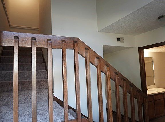 3rd image of 1307 Baytree Dr APT K