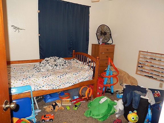 3rd image of 303 S Lipona Rd