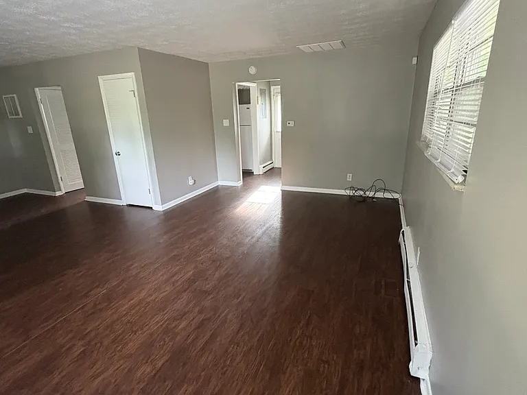 847 Riverside Dr — Photo 8