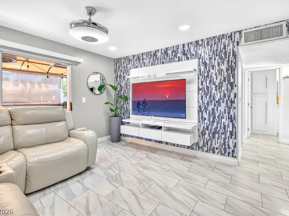 3078 Tarpon Dr Unit 203, Las Vegas, NV 89120