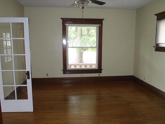 4th image of 230 N Cedar St
