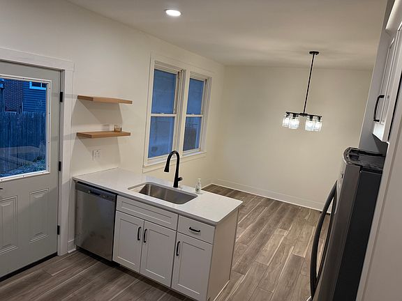 4th image of 358 New Holland Ave