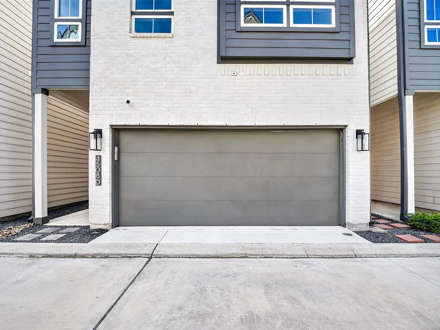 3 bed, 2.5 bath, 1640 sqft, $2,200 — Photo 2