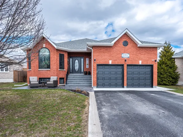 688 Chadwick Ct, Kingston, ON K7P 3E9