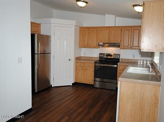 3rd image of 1485 Daniel St