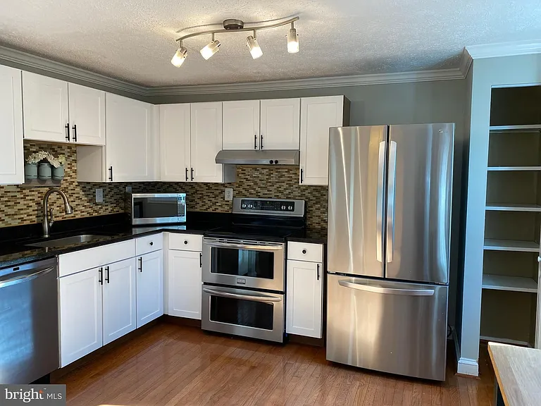 1666 Barnstead Dr — Photo 16