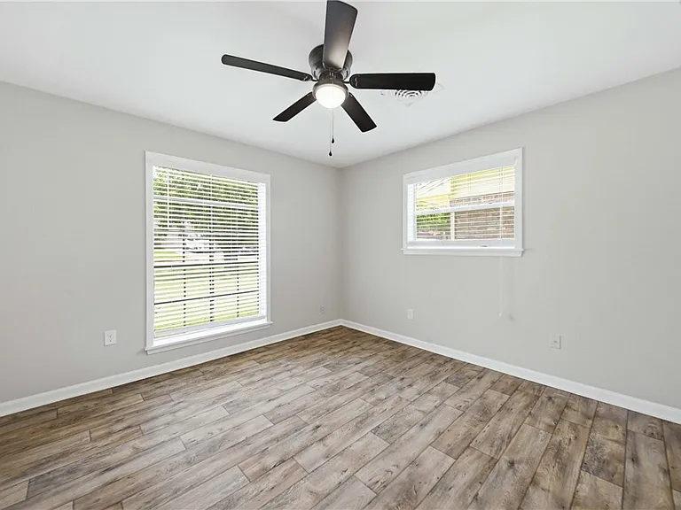 2304 Devonshire St — Photo 28